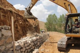 Bitlis’te alt yapı ve yol çalışmaları aralıksız devam ediyor