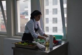 Tatvan’daki Meslek Lisesi Öğrencileri Yemek Üretimine Başladı