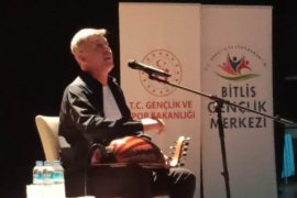 Sanatçı Metin Şentürk, Bitlis’teki Öğrencilerle Biraraya Geldi