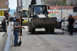 Tatvan Belediyesi’nin yol onarım çalışması