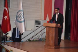 Bitlis’te Prof. Dr. Fuat Sezgin konulu panel düzenlendi