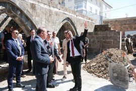Bitlis’teki Tarihi Mirasların Restore Çalışmaları Sürüyor