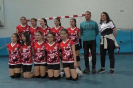 Tatvan’da Okul Sporları Voleybol Bölge Müsabakaları Başladı