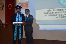Tatvan Meslek Yüksekokulu’nda mezuniyet töreni düzenlendi