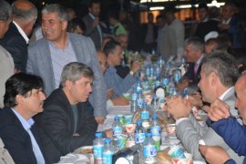 Tatvan’da 10 bin kişi iftarda biraraya geldi