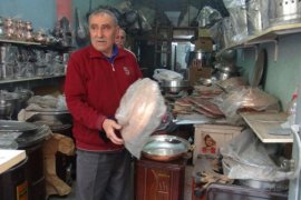 Bitlis’te 50 Yıldır Kalaycılık Mesleğini Sürdürüyor