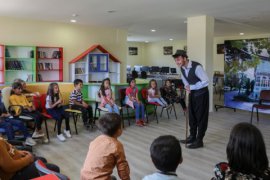 Bitlis’te Çocuklar İçin Tiyatro Oyunu Sergilendi