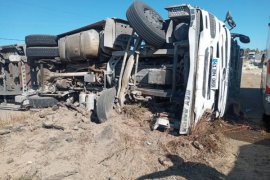 Ahlat Yolunda Devrilen Tırın Sürücüsü Yaralandı