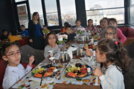 Tatvan’daki öğrenciler için ‘Rozet Takma Programı’ düzenlendi