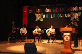 Hizan’da ‘24 Kasım Öğretmenler Günü’ Dolayısıyla Program Düzenlendi