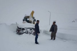 Bitlis Belediyesi karla mücadele çalışmaları aralıksız sürdürülüyor