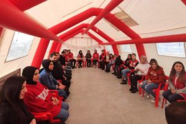 BEÜ Kızılay Öğrenci Topluluğu Elazığ'daki minik kalplere dokundu