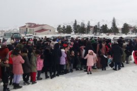 Bitlis’te Depremden Etkilenen Çocuklar İçin Kar ve Kızak Etkinliği Düzenlendi