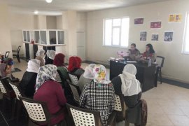 Kadın Komutanlar Köyde Kadınlara KADES Uygulamasını Anlattı