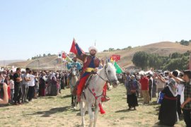 Ahlat Şenlikleri ikinci gününde de coşkuyla devam etti