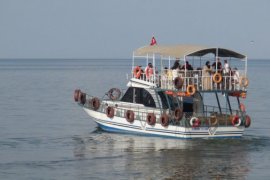 Tatvan’da Düzenlenen Tekne Turuna Vatandaşlar İlgi Gösteriyor