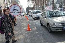 Tatvan'da Yaya Öncelikli Trafik uygulaması yapıldı