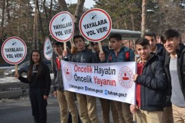 Tatvan'da Yaya Öncelikli Trafik uygulaması yapıldı