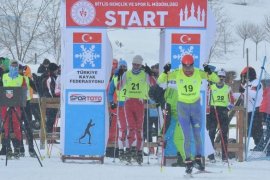 Bitlis’te Kayaklı Koşu Ligi yarışması düzenlendi