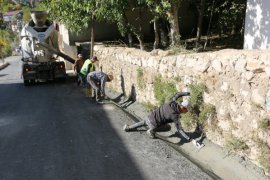 Bitlis Belediyesi Yol Yapım Çalışmalarını Sürdürüyor