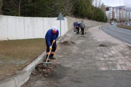 Bitlis’te Yol ve Kaldırımlar Yıkanıyor