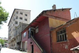Metruk Binalar Yıkılıyor, Bitlis’in Tarihi Kimliği Yeniden Doğuyor