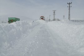 Tatvan’da kar kalınlığı 2 metre