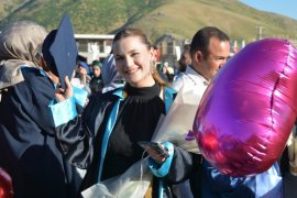 Bitlis Eren Üniversitesi'nde Mezuniyet Töreni Düzenlendi