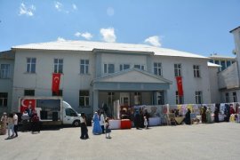 Tatvan Halk Eğitim Merkezi Yılsonu Sergisi Açtı