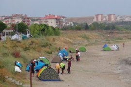 Aktivistler Tatvan Aqua Park’ta Kamp Kurdu