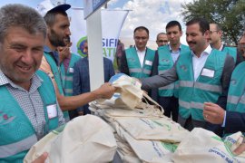 Hükümlüler Van Gölü sahilinde temizlik çalışması yaptı