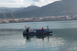 Van Gölü’nün Yüzey Temizliğine Başlandı