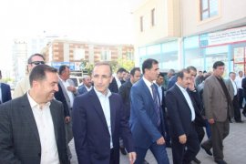 AK Parti Bitlis milletvekili adayları Ahlat’ı ziyaret etti