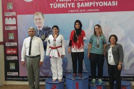 Taekwondonun “altın kızı” Türkiye şampiyonu oldu