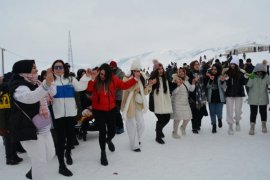 Bitlis'te ‘Kayak Şenliği’ Düzenlendi