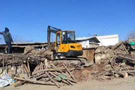 Bitlis Özel İdare Ekipleri Deprem Bölgesindeki Çalışmalarını Sürdürüyor