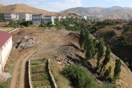 Bitlis’te Millet Bahçesi Yapım Çalışmalar Devam Ediyor