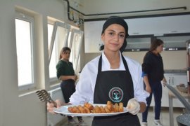 Tatvan’daki Meslek Lisesi Öğrencileri Yemek Üretimine Başladı