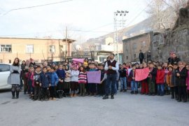 Bitlis’teki minik öğrencilere yangın tatbikatı yapıldı