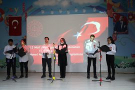 Bitlis’te 'İstiklal Marşı’nın Kabulü ve Mehmet Akif Ersoy’u Anma Günü' Programı Düzenlendi