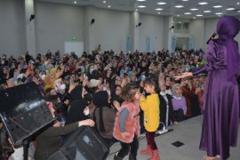 Tatvan’da Düzenlenen ‘Kadınlar Matinesi’ne Yoğun İlgi