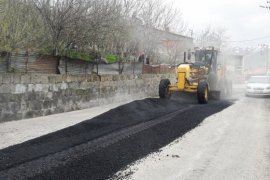 Bitlis’te yol asfaltlama çalışmalarına başladı