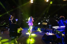 Irmak Arıcı Tatvan’da Konser Verdi