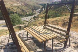 Bitlis'teki parklarda sürekli temizlik yapılıyor