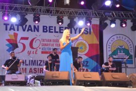 Ses sanatçısı Maral Tatvan’da konser verdi