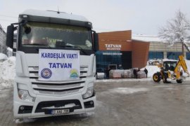 Tatvan’dan Deprem Bölgesine Yardım Eli