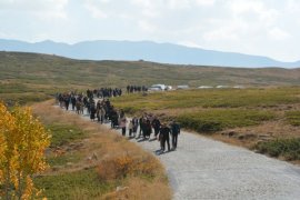 Nemrut Dağı’nda 200 Kişinin Katılımıyla Doğa Yürüyüşü Yapıldı