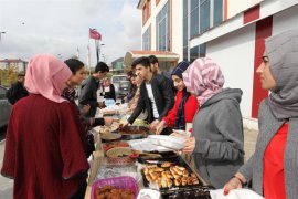 BEÜ’de sokak hayvanları yararına kermes düzenlendi