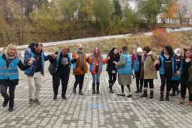 Gönüllüler Köy Okulu Öğrencileri İçin Etkinlik Düzenledi ve Hediye Dağıttı