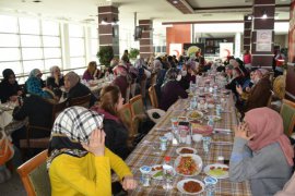 Tatvan Belediyesi ile Kızılay Tarafından Kadınlara Yönelik Sinema Etkinliği Düzenlendi